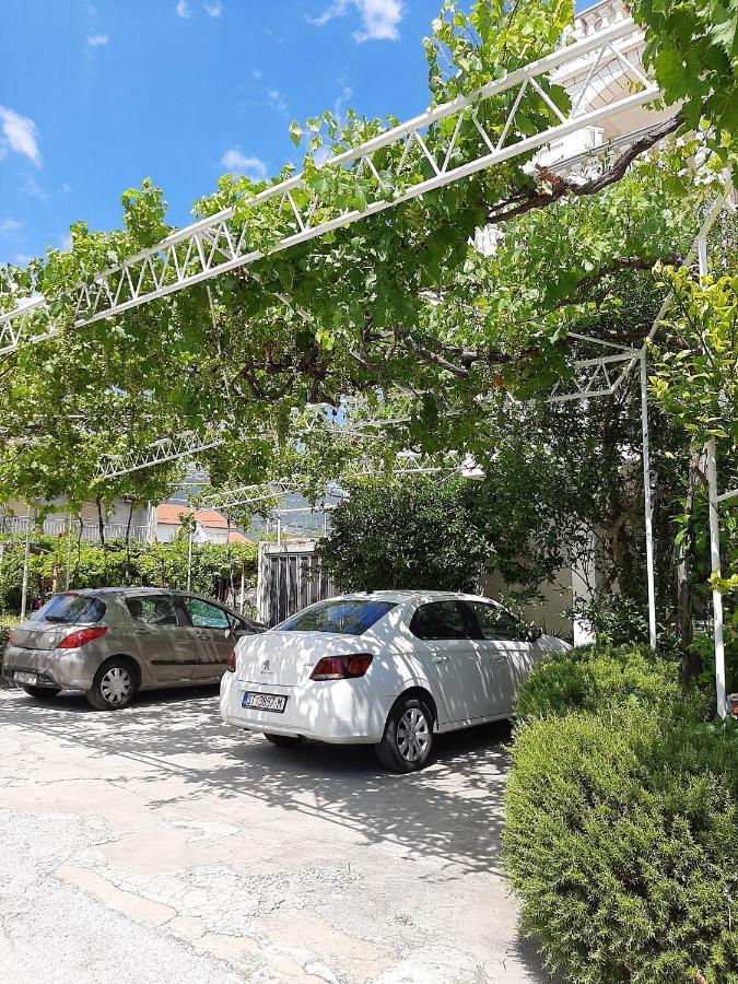 Apartments And Rooms With Parking Space Kastel Stafilic, Kastela - 18673 Exteriér fotografie